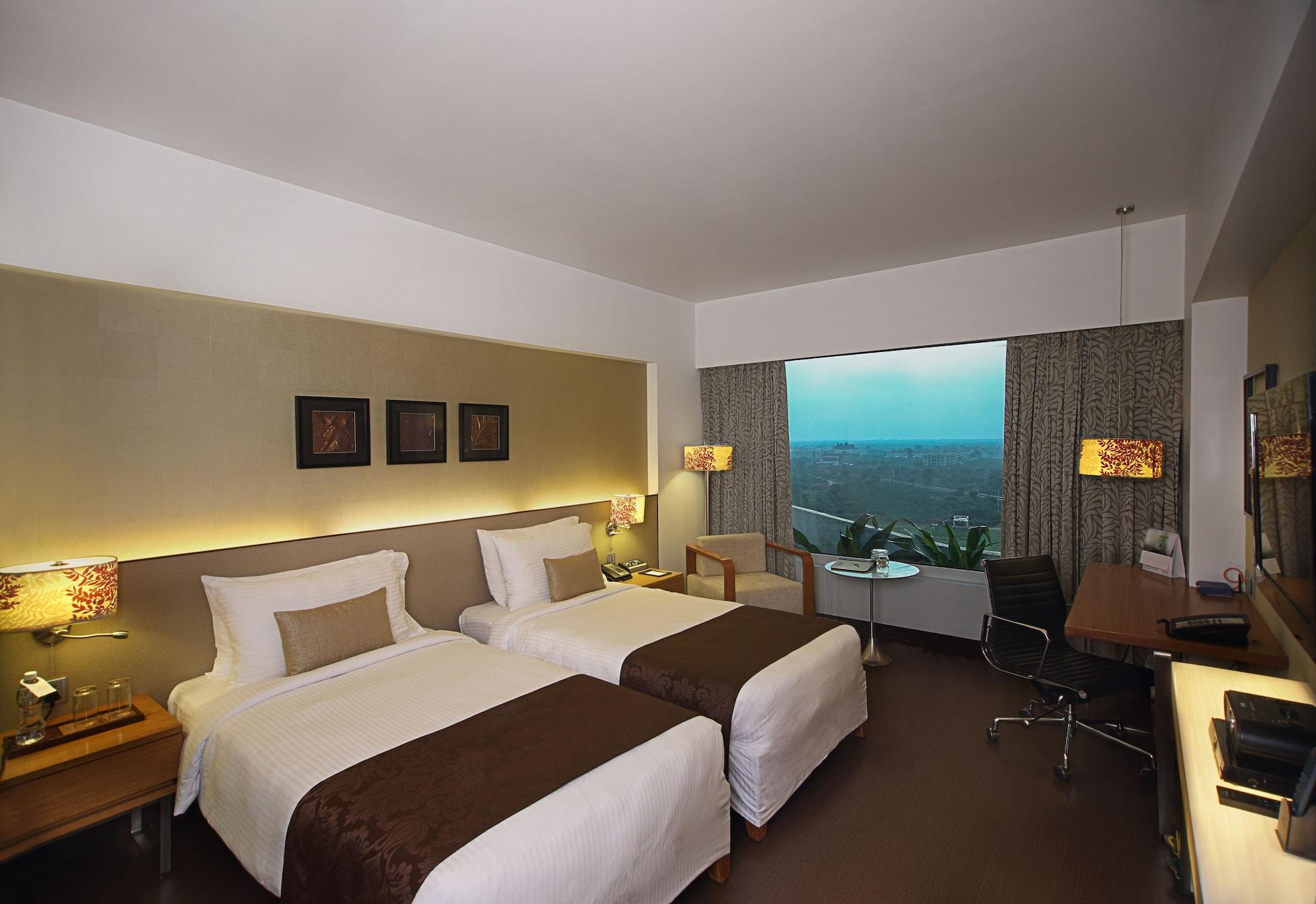 Fortune Select Sg Highway, Ahmedabad - Member Itc Hotels' Group Eksteriør bilde