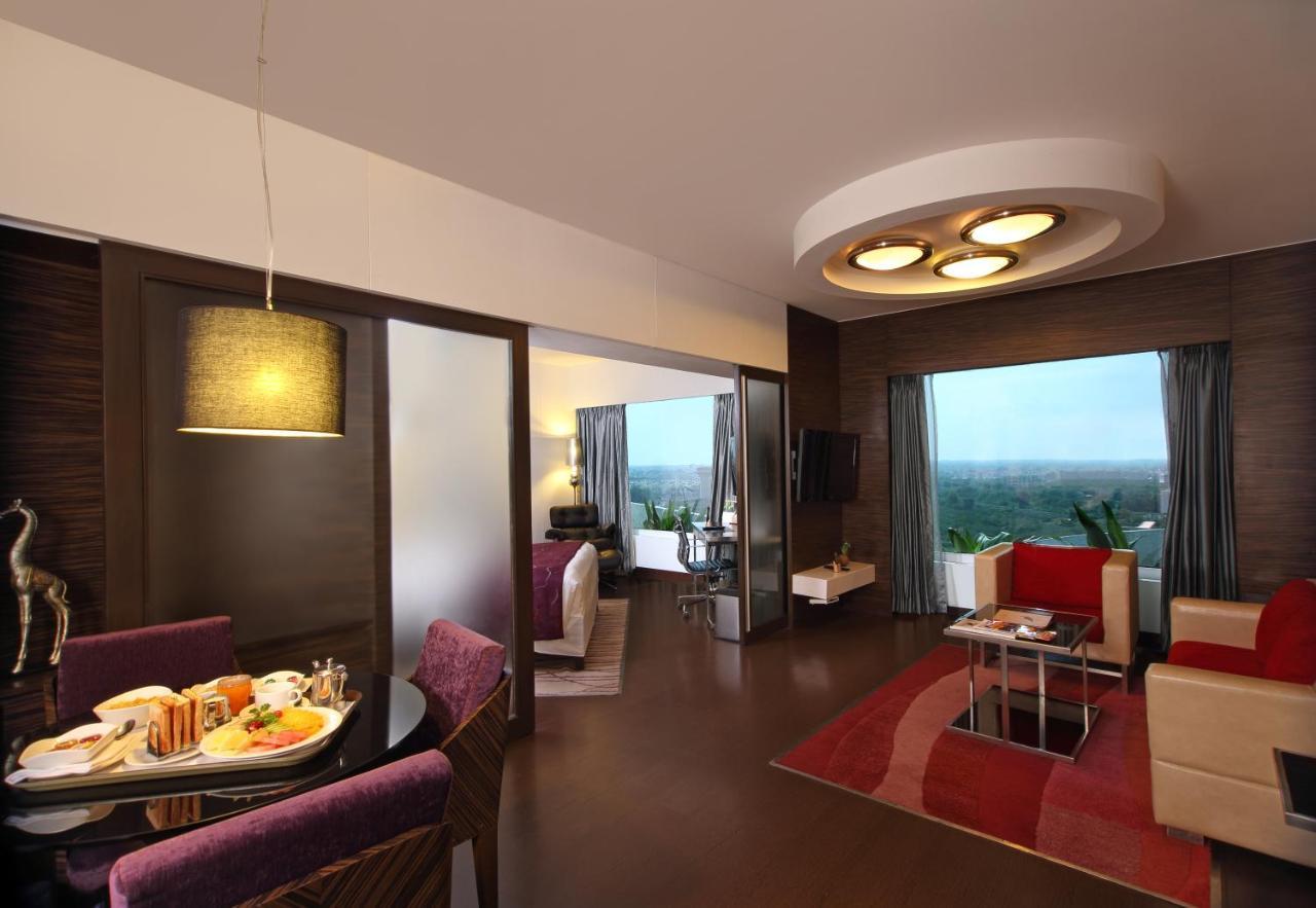 Fortune Select Sg Highway, Ahmedabad - Member Itc Hotels' Group Eksteriør bilde