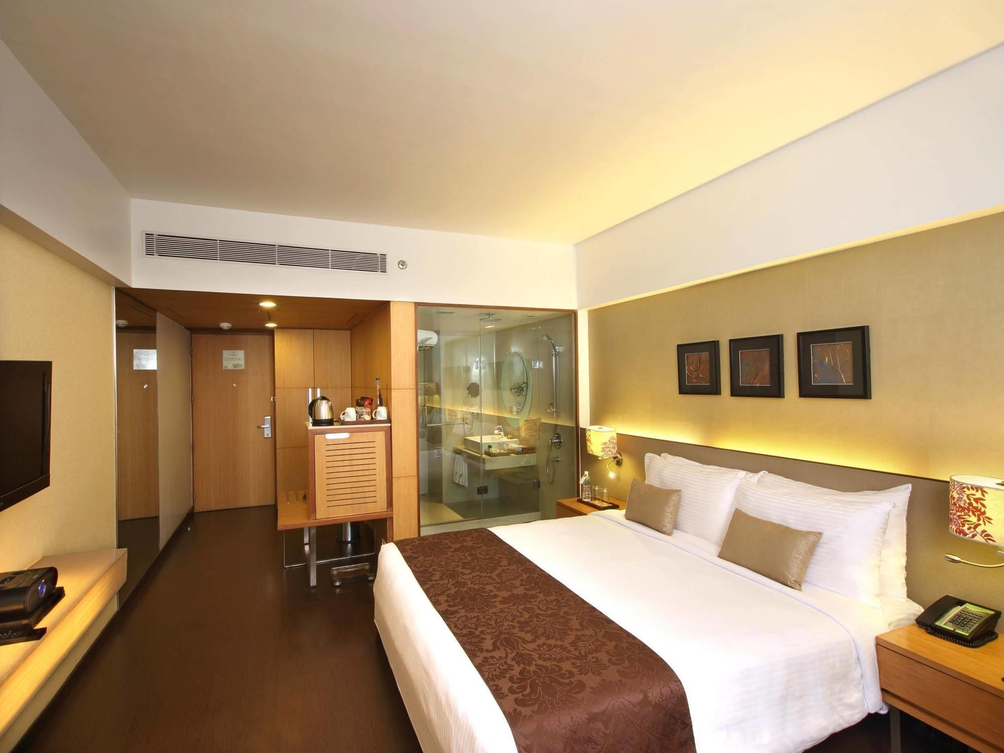 Fortune Select Sg Highway, Ahmedabad - Member Itc Hotels' Group Eksteriør bilde