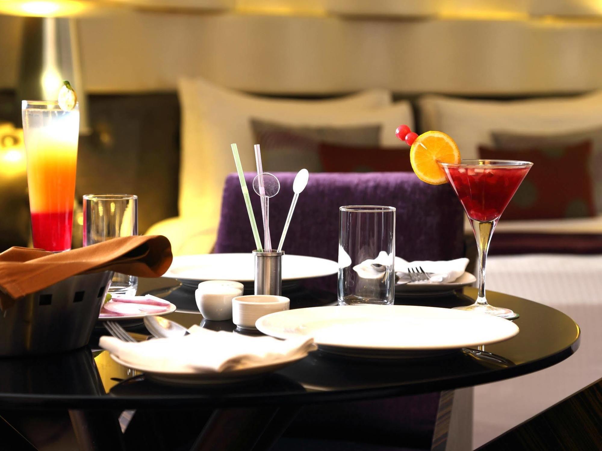 Fortune Select Sg Highway, Ahmedabad - Member Itc Hotels' Group Eksteriør bilde