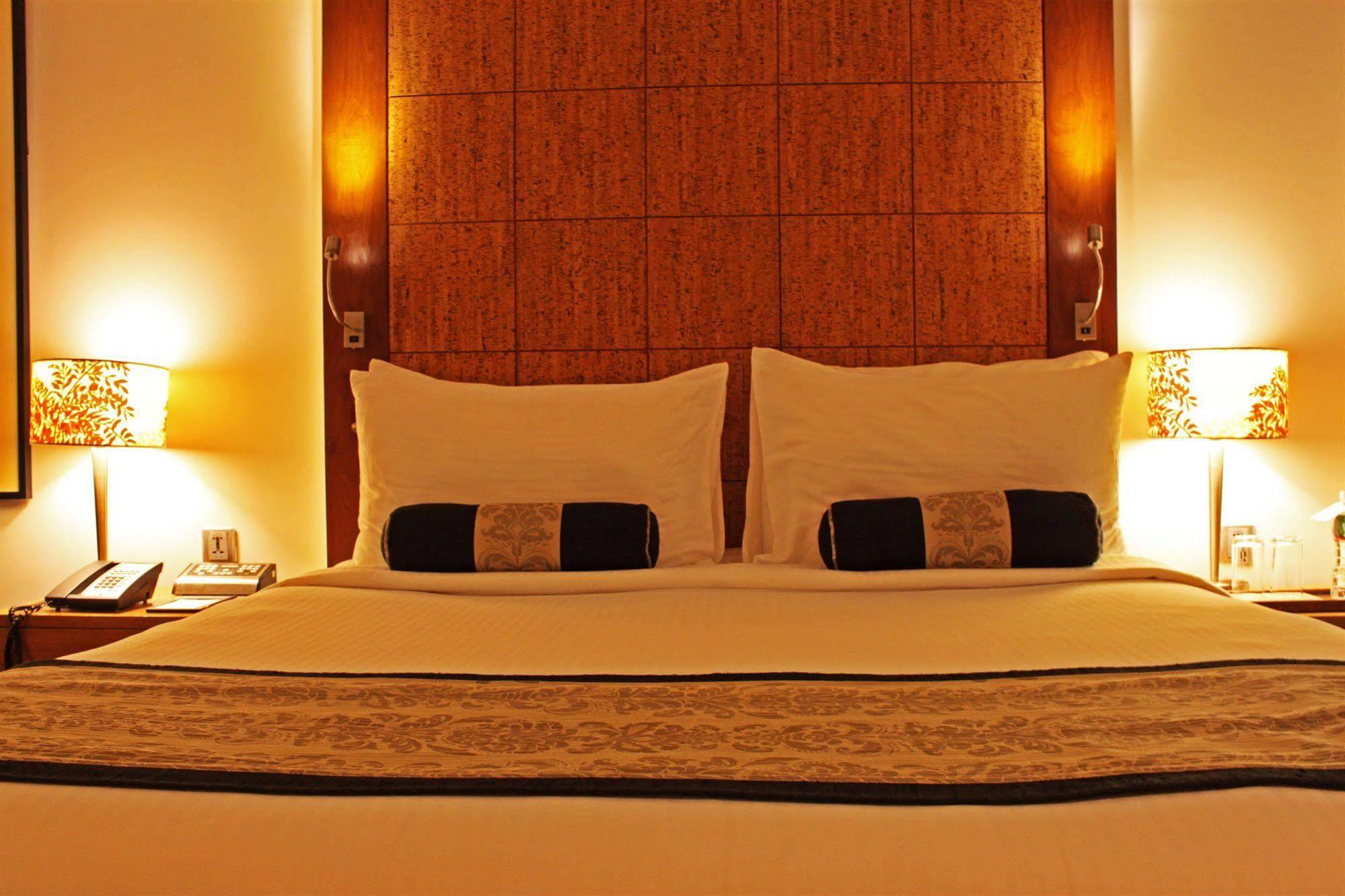 Fortune Select Sg Highway, Ahmedabad - Member Itc Hotels' Group Eksteriør bilde