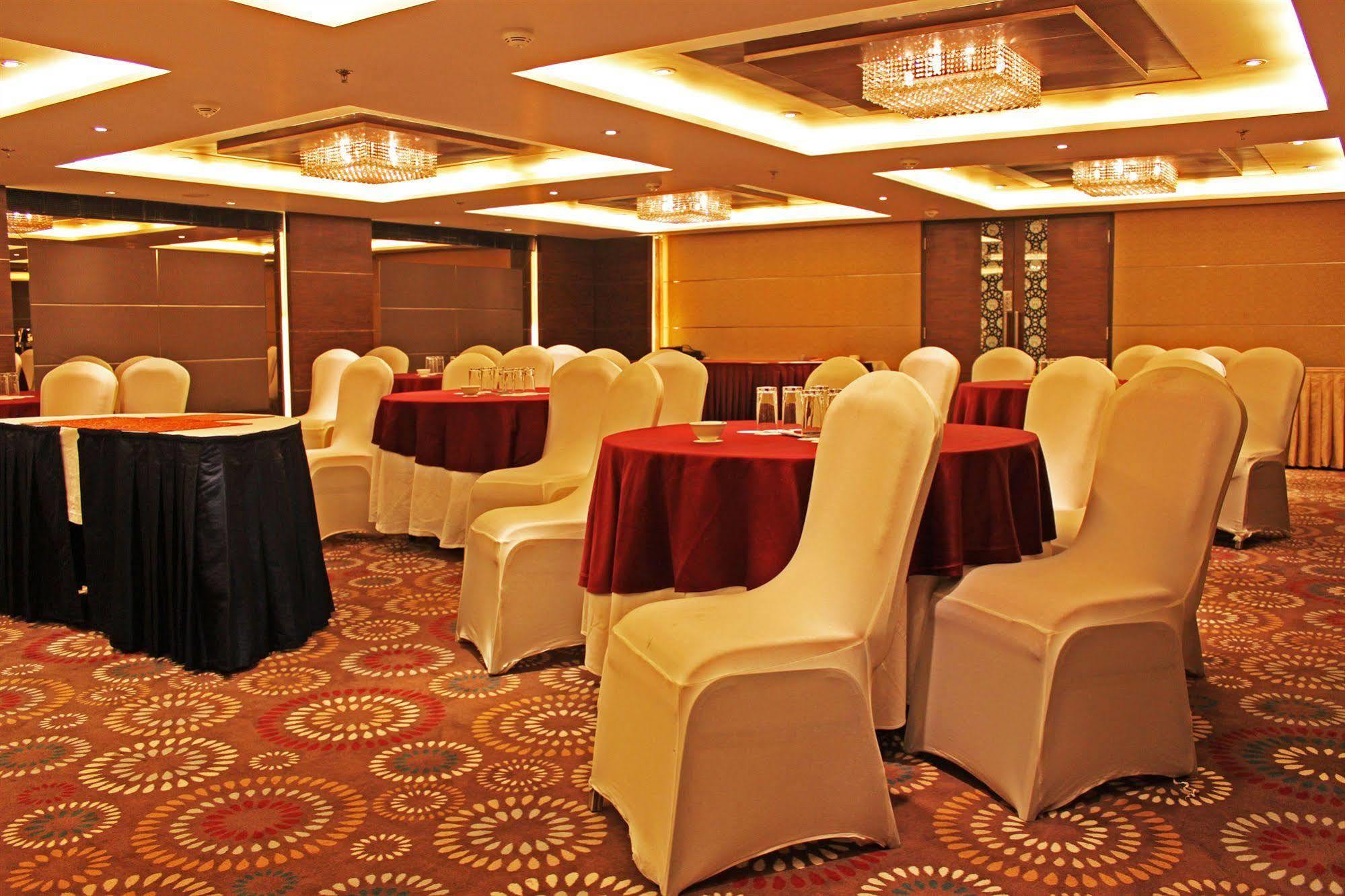 Fortune Select Sg Highway, Ahmedabad - Member Itc Hotels' Group Eksteriør bilde